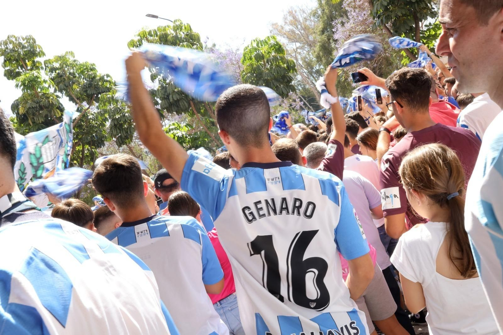 Las fotos del tremendo recibimiento de la afición al Málaga