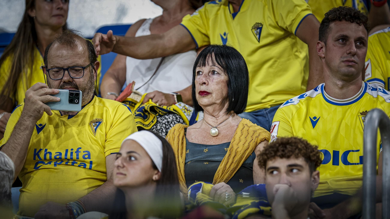 Búscate entre las fotos del partido de fútbol entre Cádiz CF y Real Zaragoza