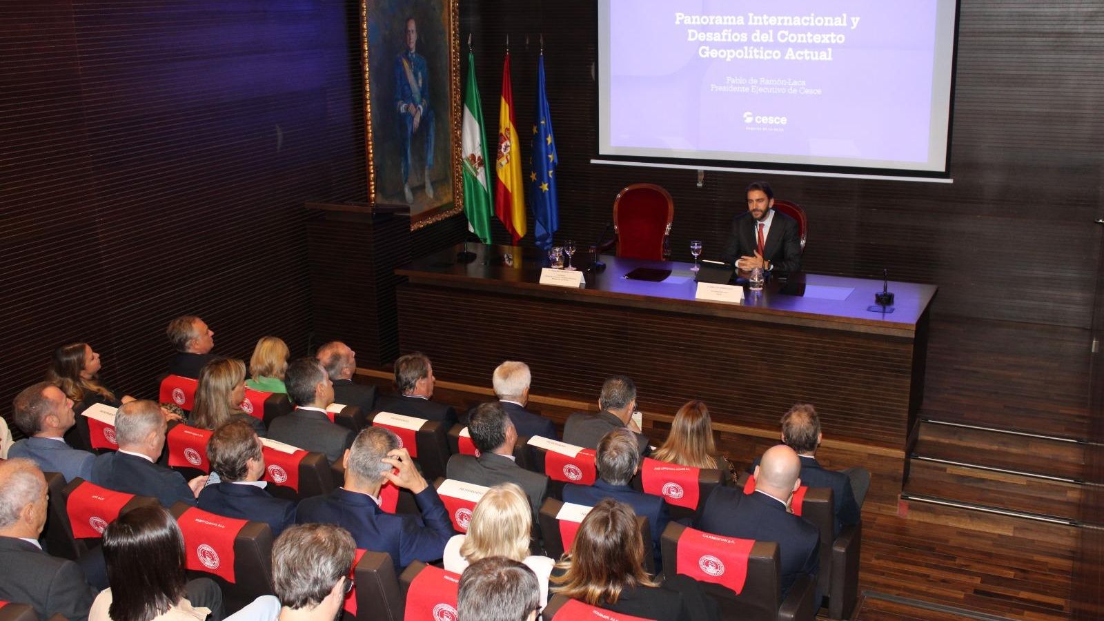 Pablo de Ramón-Laca, presidente ejecutivo de Cesce, durante la conferencia que ha ofrecido en la Cámara de Comercio de Sevilla sobre el contexto geopolítico actual. Pablo de Ramón-Laca, presidente ejecutivo de Cesce, durante la conferencia que ha ofrecido en la Cámara de Comercio de Sevilla sobre el contexto geopolítico actual.