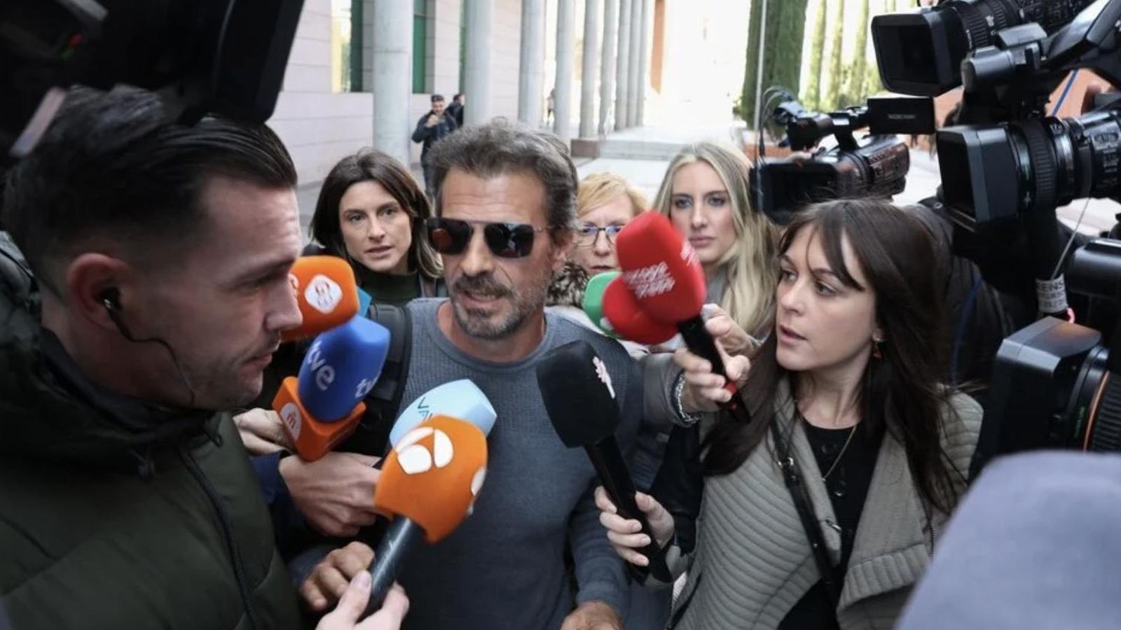 Rodolfo Sánchez a las puertas del juzgado