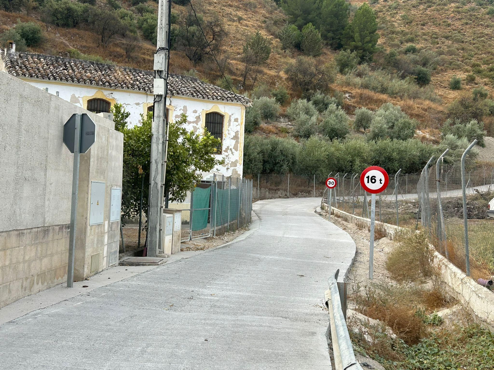 Camino rural De Cabra a Baena tras las obras.