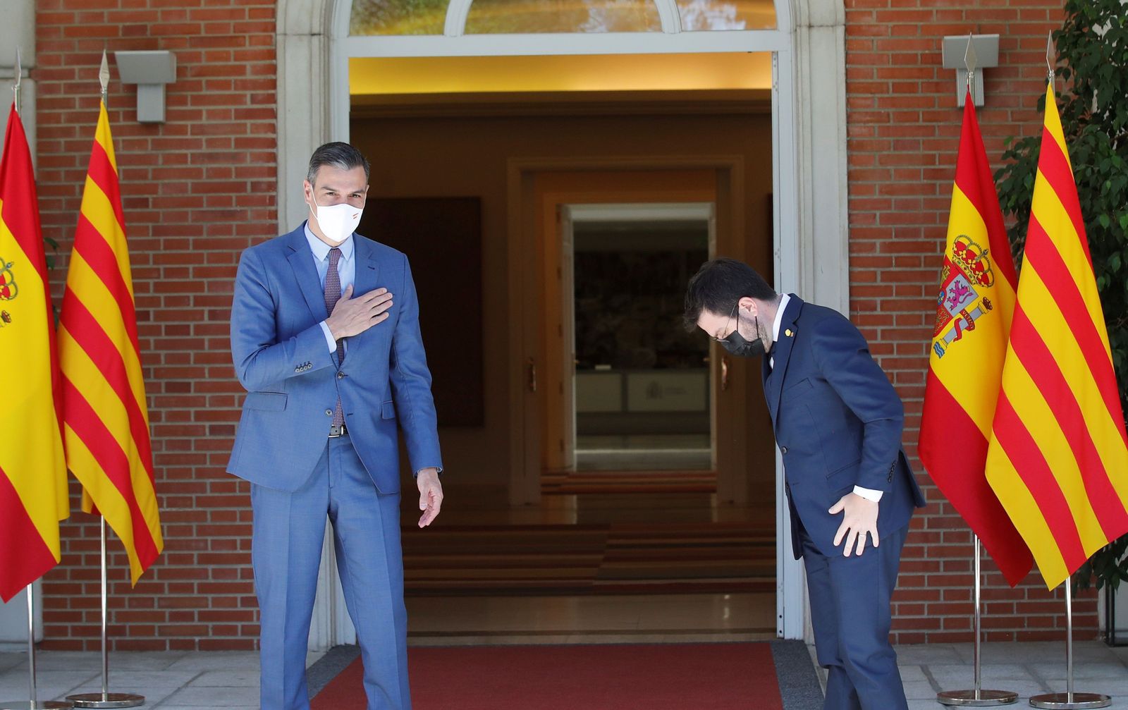 El presidente del Gobierno, Pedro Sánchez, y el de la Generalitat, Pere Aragonès, en Mloncloa el martes pasado.