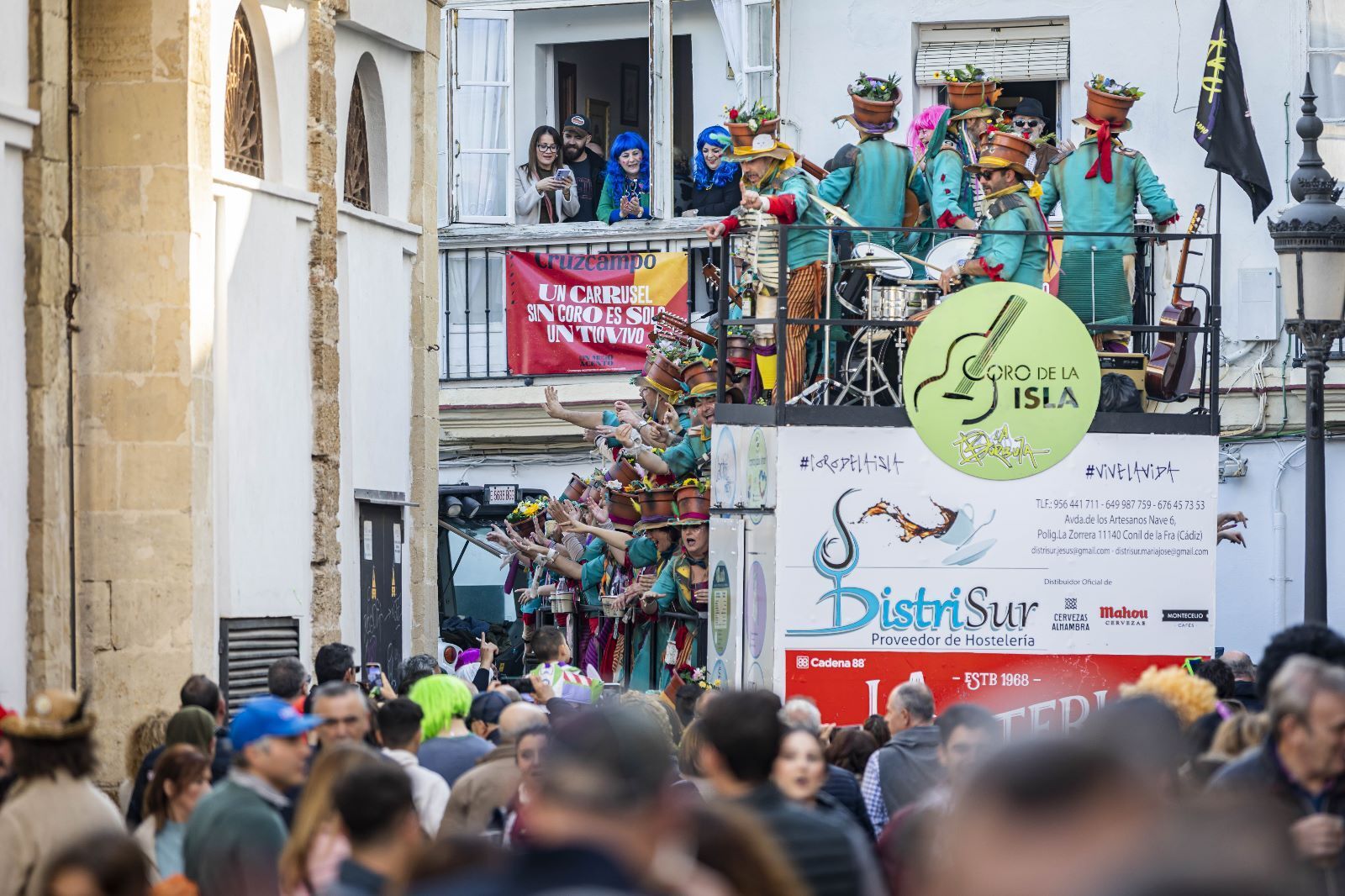 Las imágenes del Domingo de Piñata del Carnaval de Cádiz 2023.