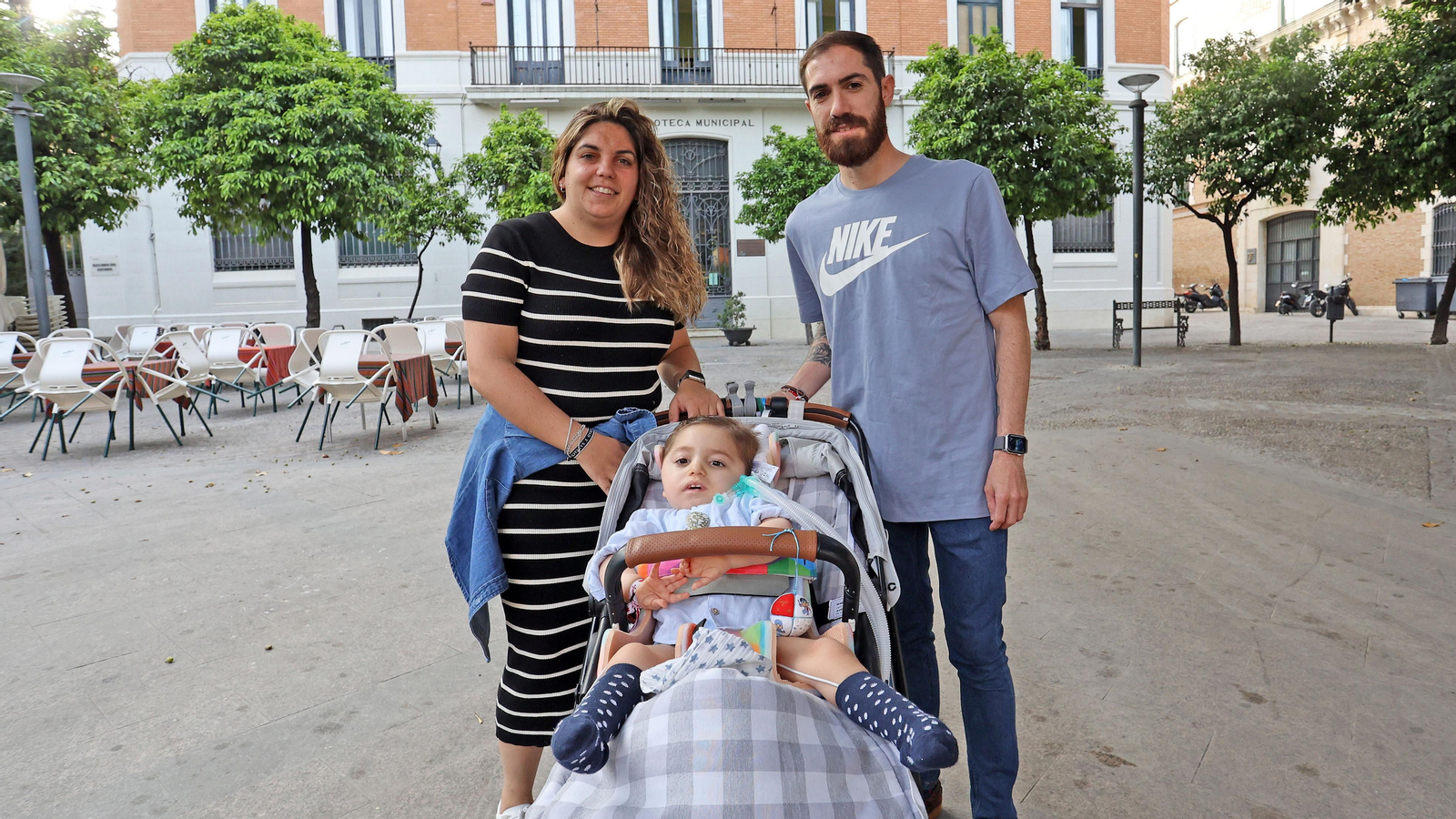 Paloma, Alberto y Diego, días atrás en la plaza del Banco. Paloma, Alberto y Diego, días atrás en la plaza del Banco.