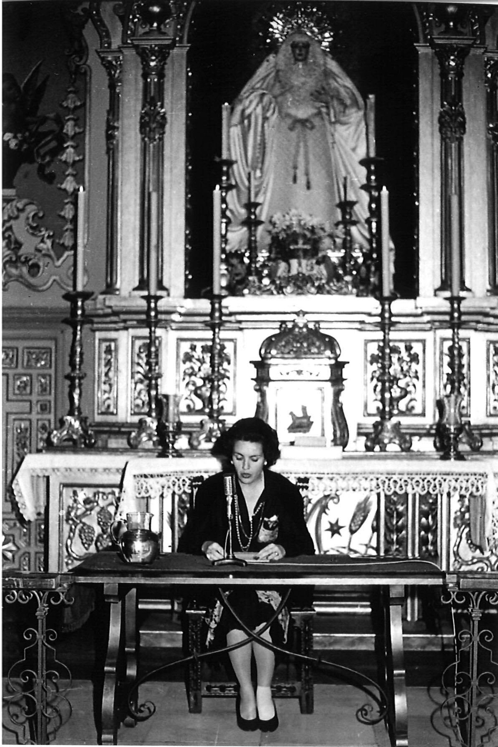 Conferencia de la camarera de la Virgen Rosa María López Lozano