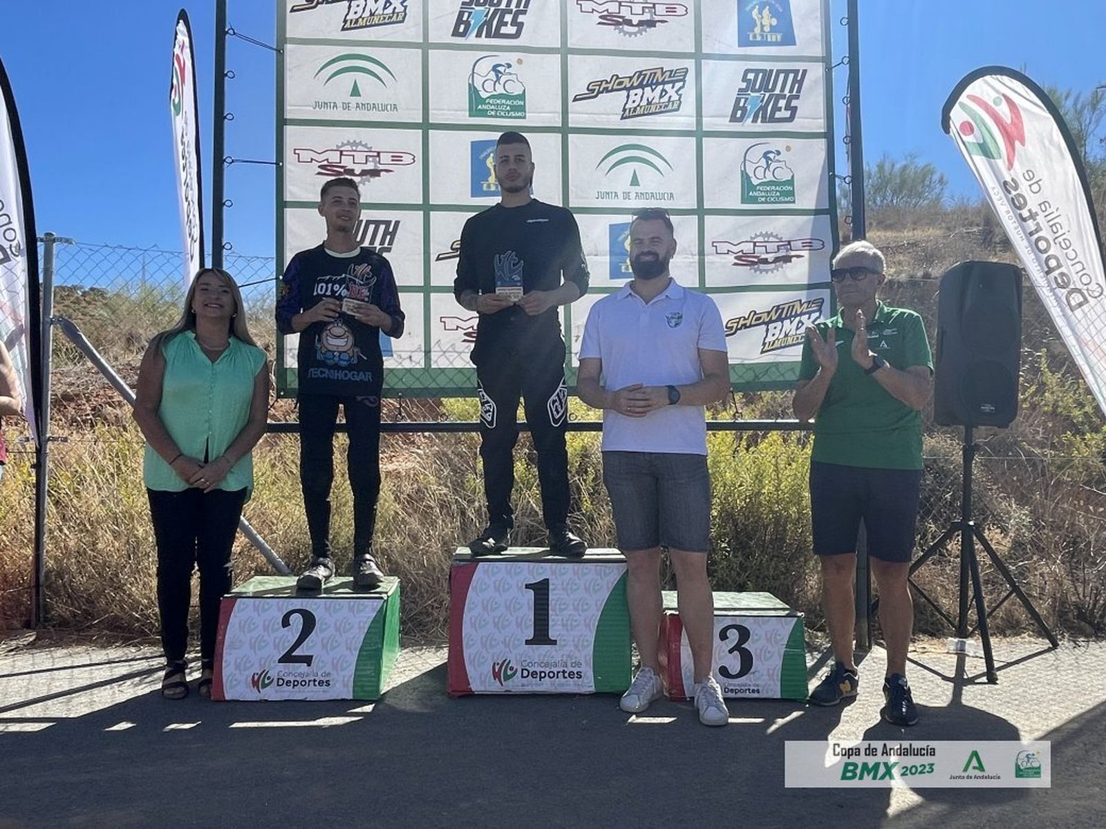 Podio masculino tras la prueba en Huétor Vega.
