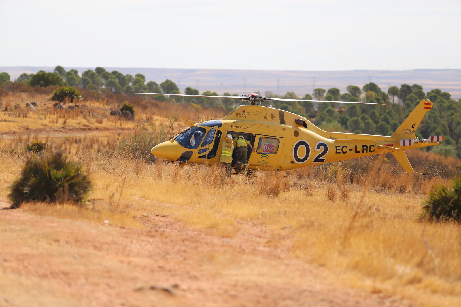 El incendio de Paterna del Campo estabilizado en imágenes