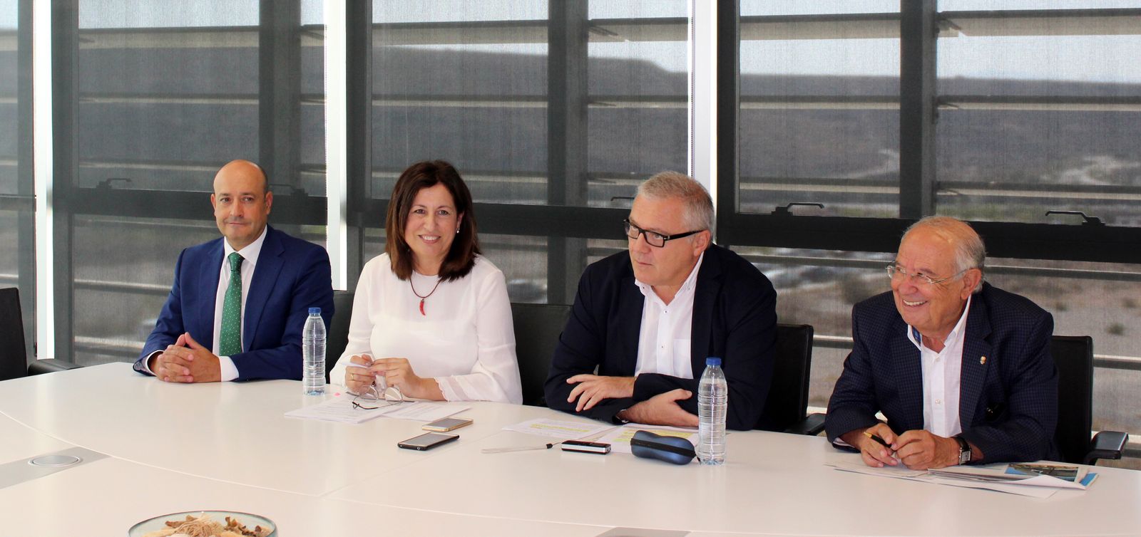 Miguel Ángel Fernández, representante de Unicaja; Trinidad Cabeo, directora general; Emilio Ortiz, presidente del PITA; y Antonio Pérez Lao, representante de Cajamar y vicepresidente del PITA.