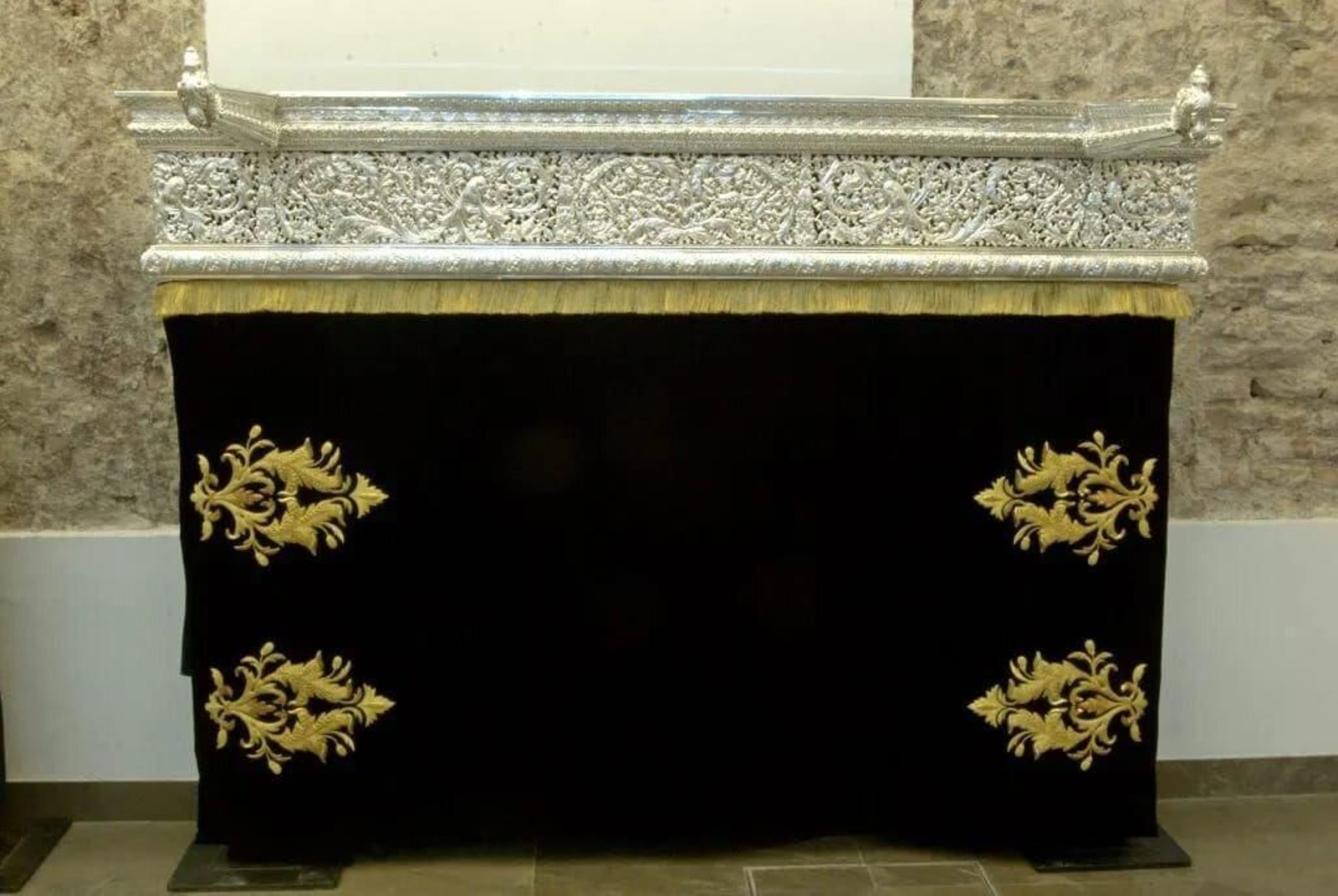 El frontal del paso de palio