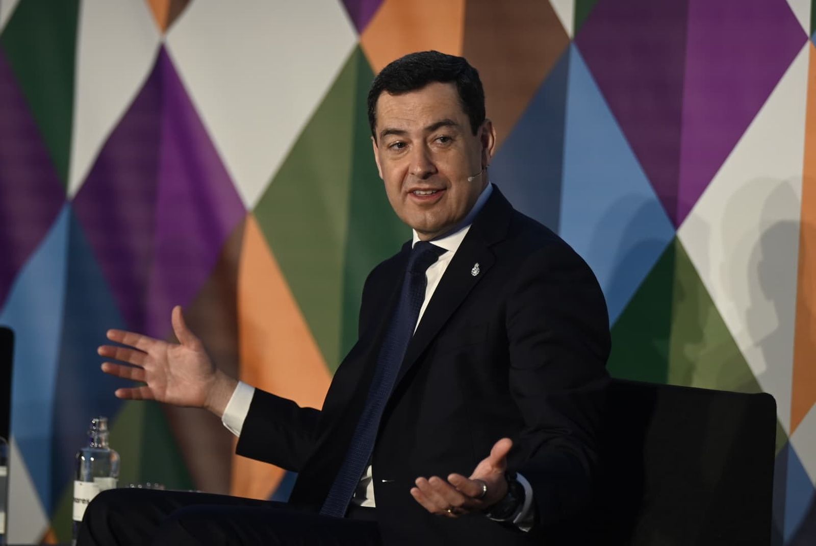 Juanma Moreno durante el I Congreso Nacional Andalucía frente al acoso.