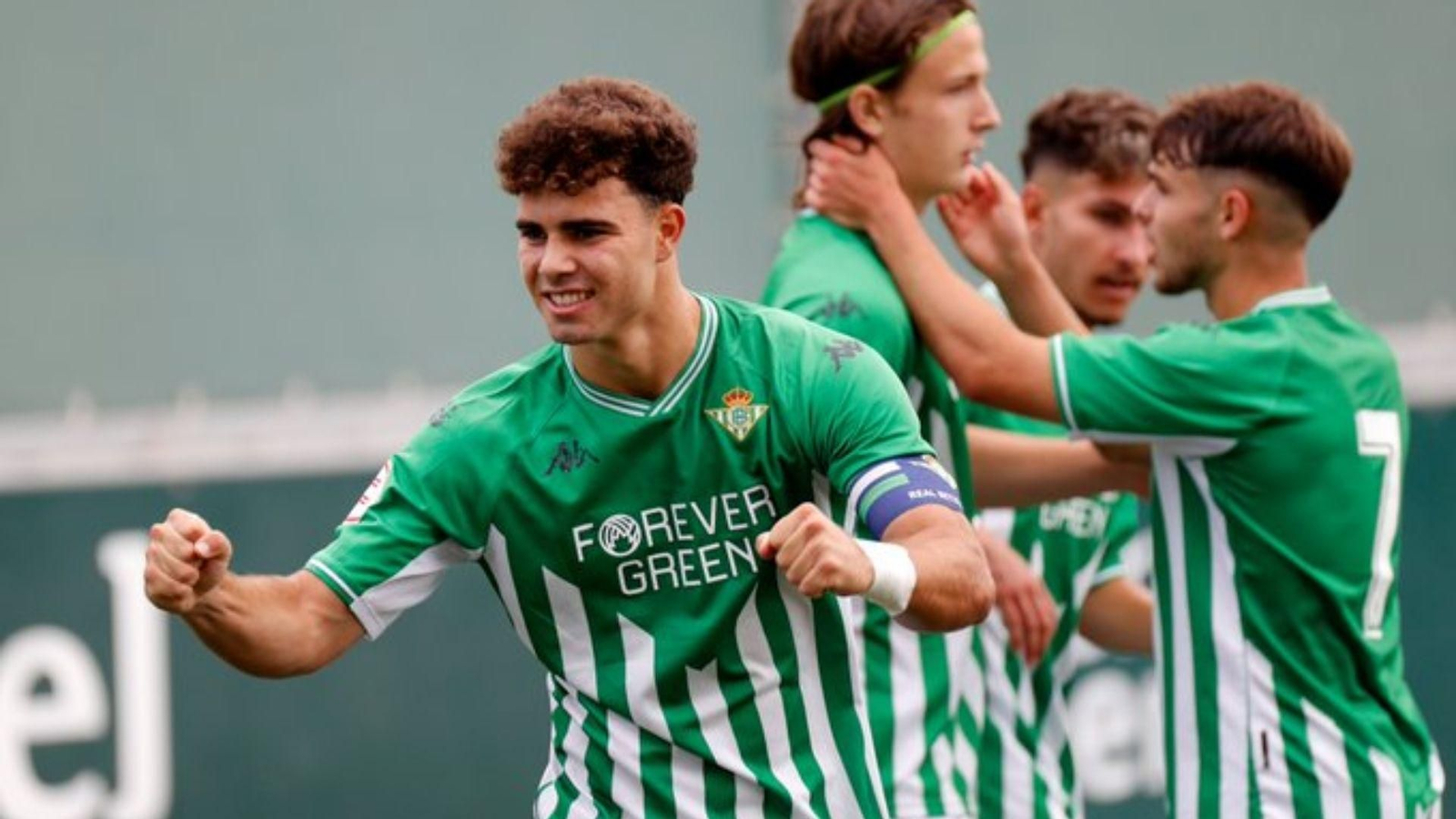 Marcos Fernández celebra un gol en el filial del Betis.