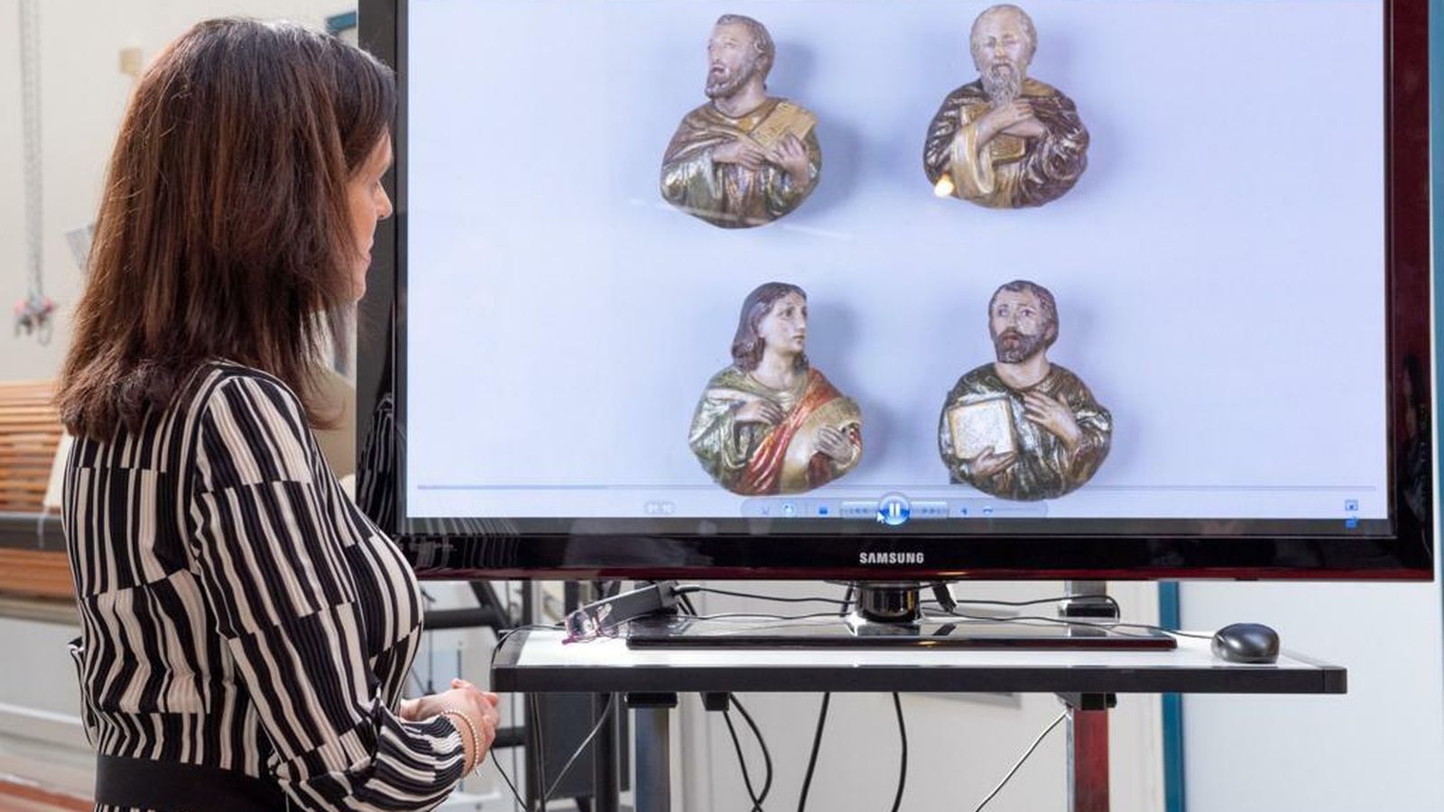 Los evangelistas tallados por Castillo Lastrucci.