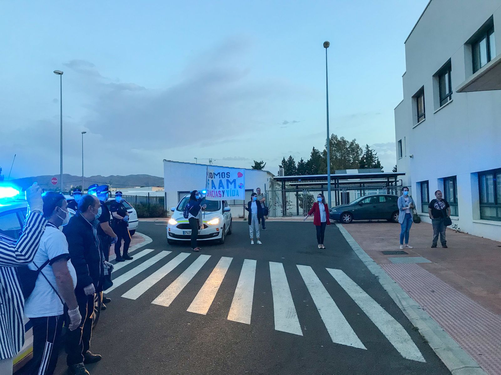 Salida tras confinamiento de 45 días de trabajadores de FAAM en imágenes