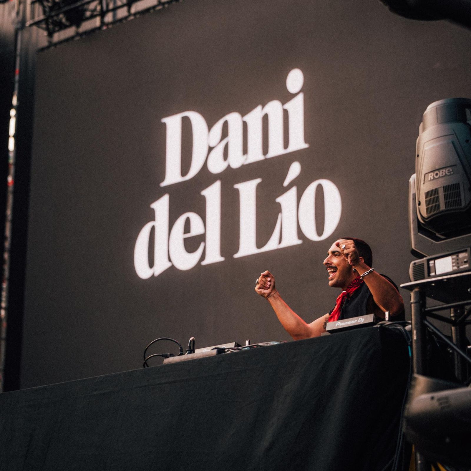 Momento de la actuación del Dj Dani del Lío.