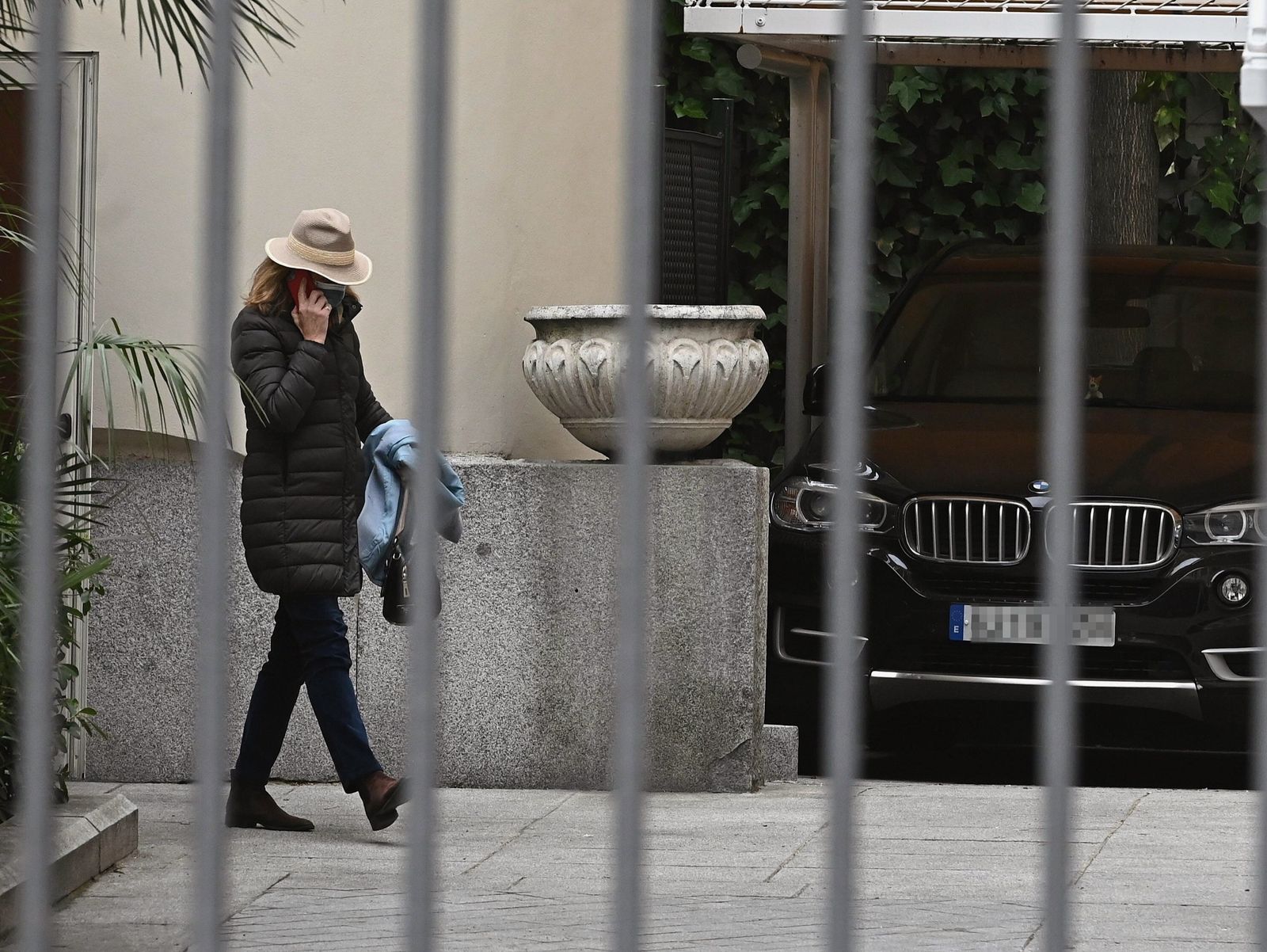 La infanta Elena sale de su trabajo en Madrid