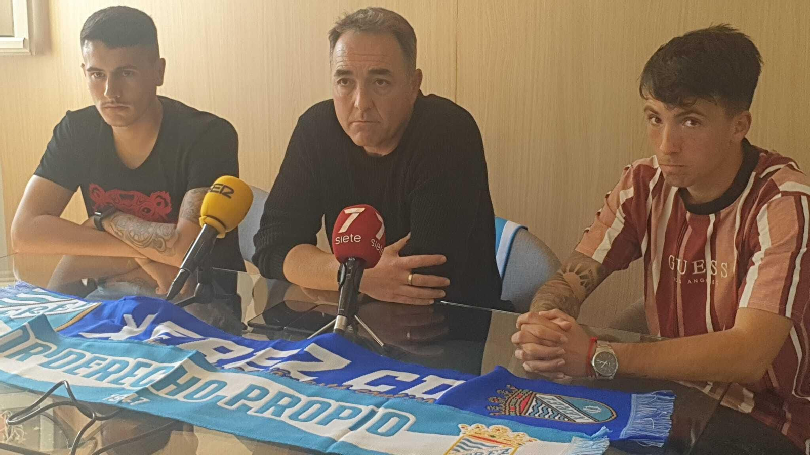 Óscar Garvín, junto a Daviti y Ramón García este jueves en la presentación de los jugadores.