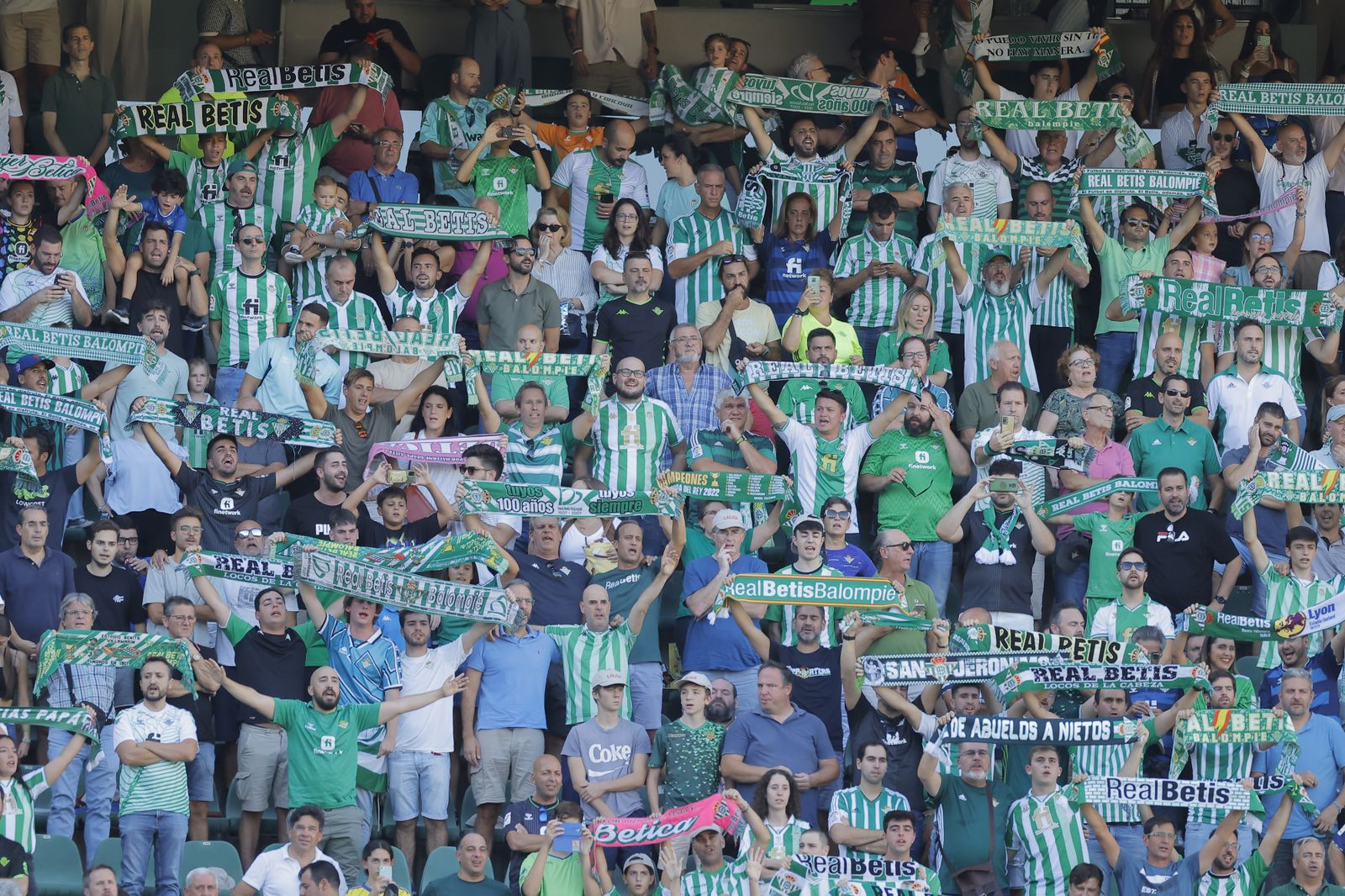 Búscate en las fotos del Betis-Cádiz