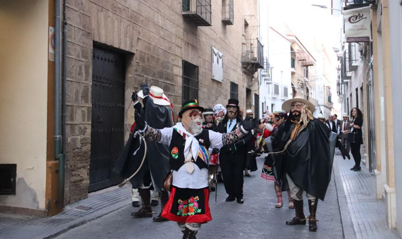 La Tunantada peruana recorre las calles de Montilla, en imágenes