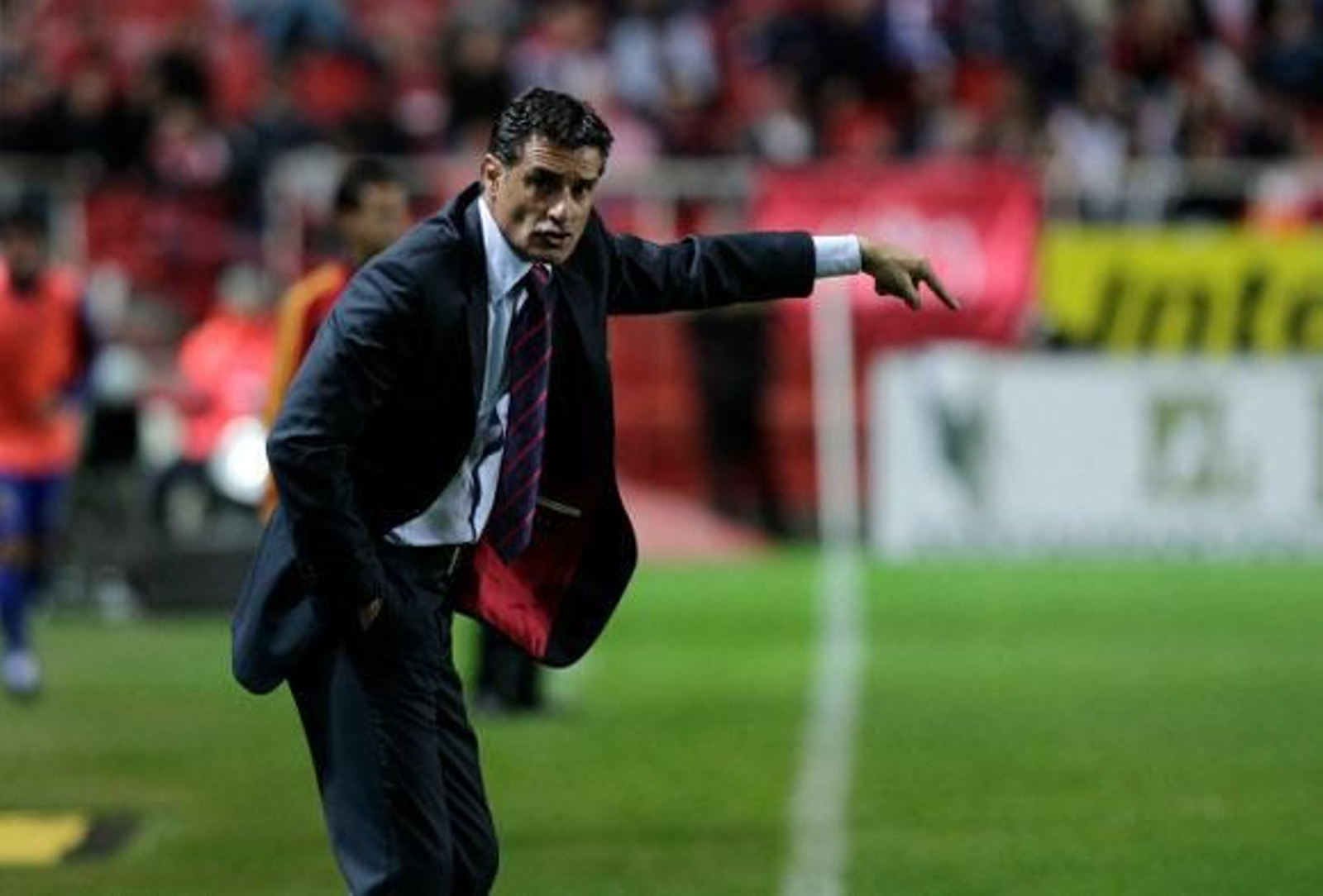 Míchel: "No es un clima cómodo el que hay en el Pizjuán"