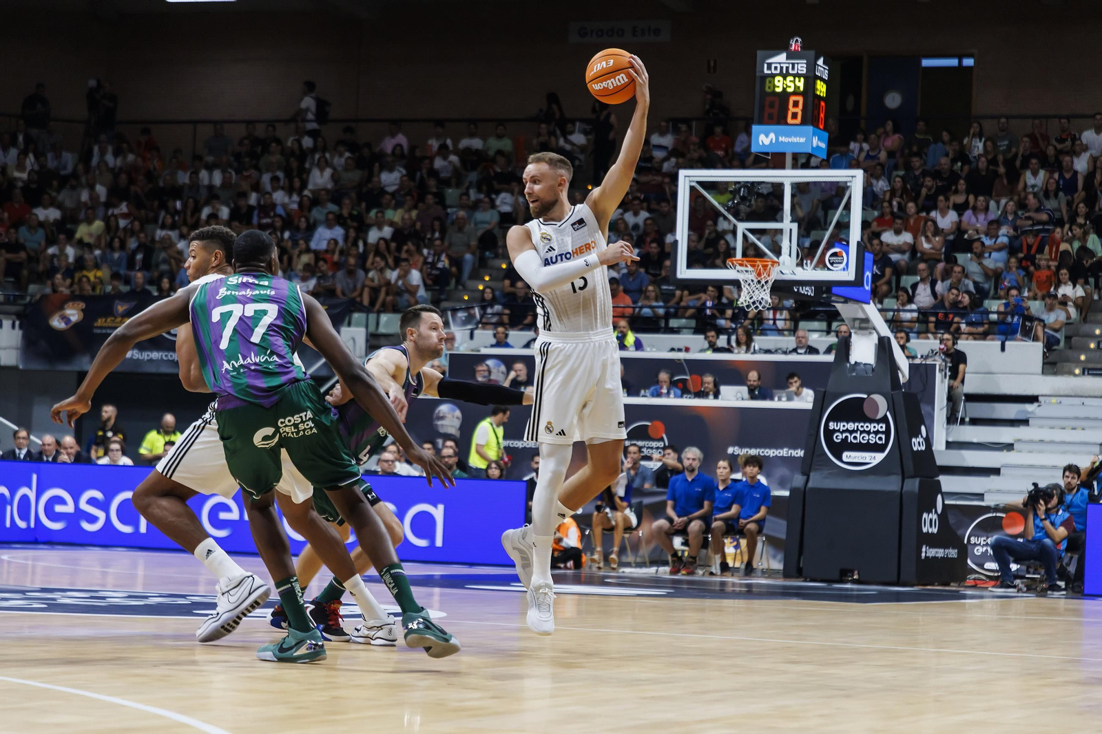 El Real Madrid - Unicaja, final de la Supercopa, en fotos