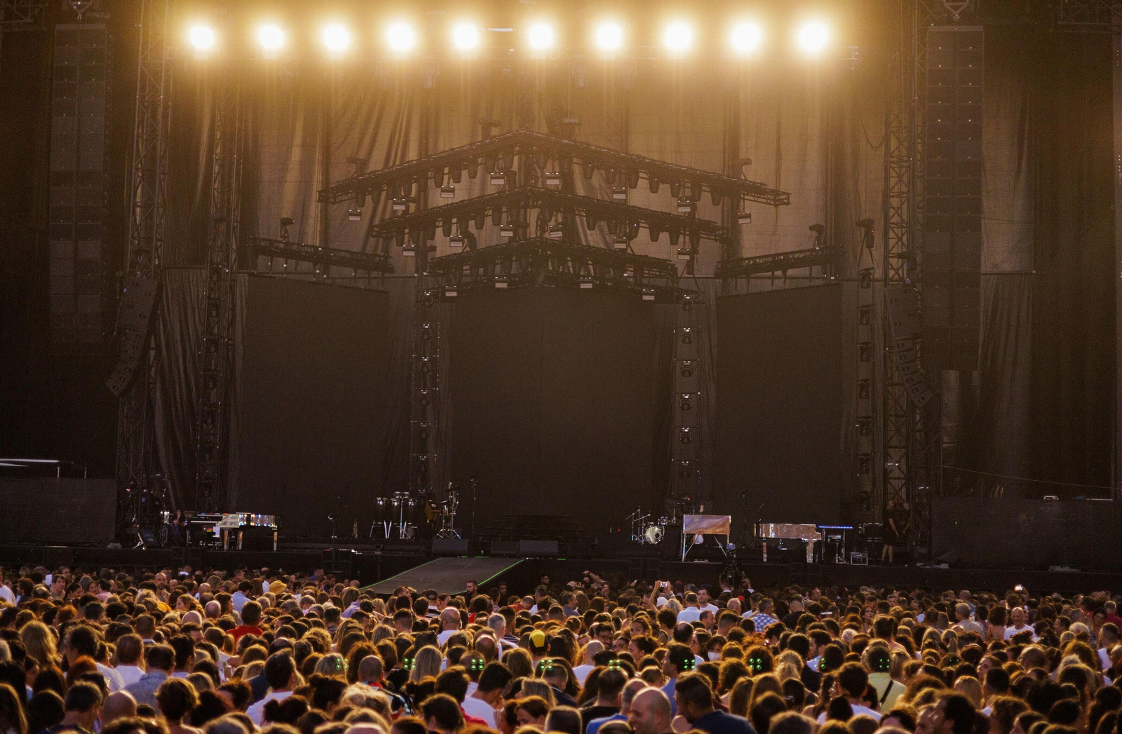 Búscate entre nuestras imágenes del concierto de Alejandro Sanz en Cádiz