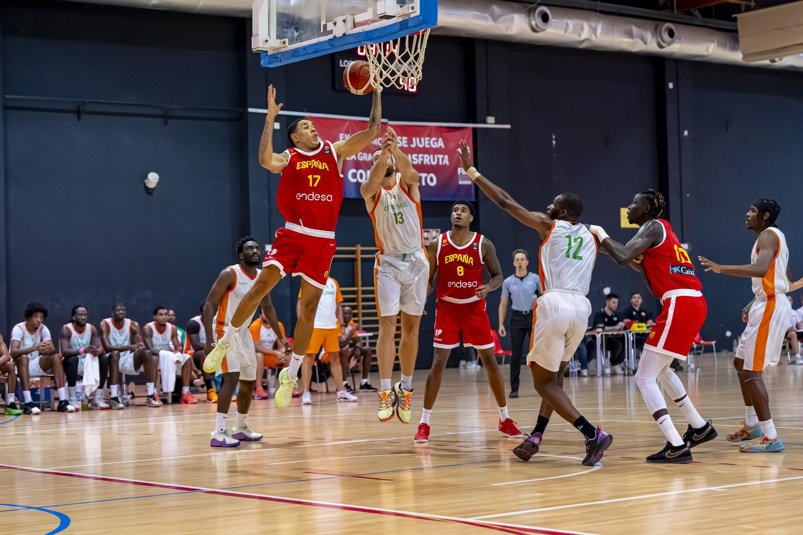 España B, con Álvaro Folgueiras, derrota a Costa de Marfil antes de venir a Málaga