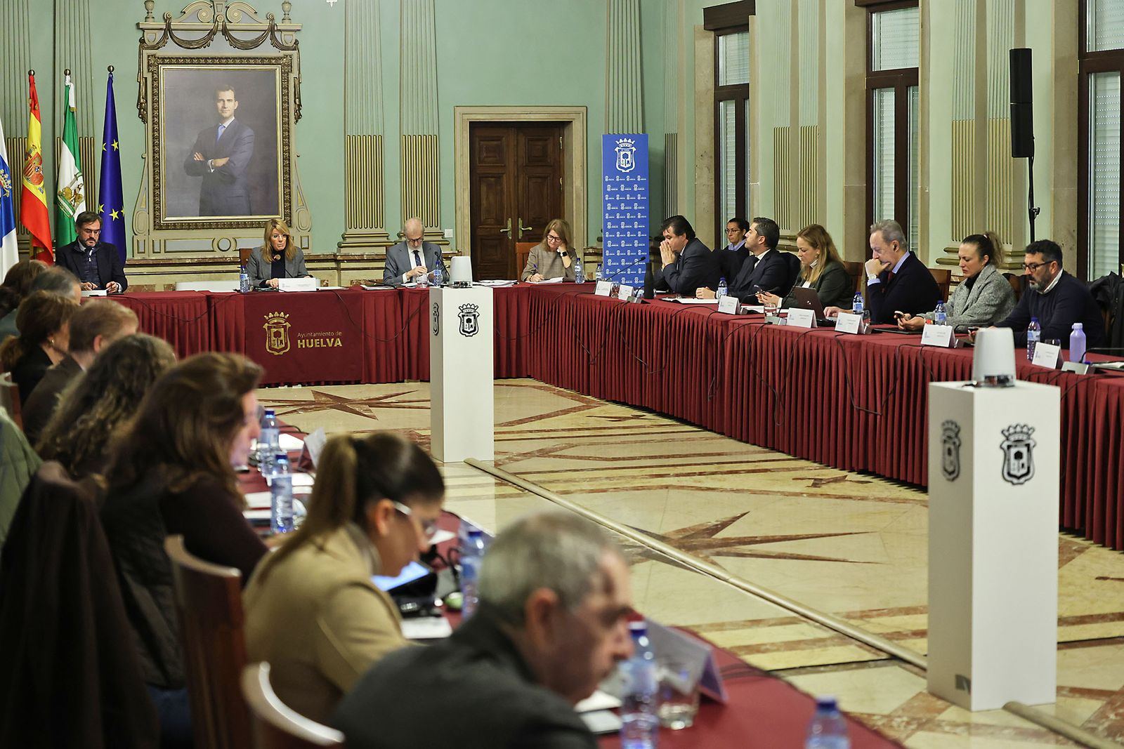 Las fotografías del pleno extraordinario en el Ayuntamiento de Huelva por la concesión de distinciones y honores de la Ciudad de Huelva