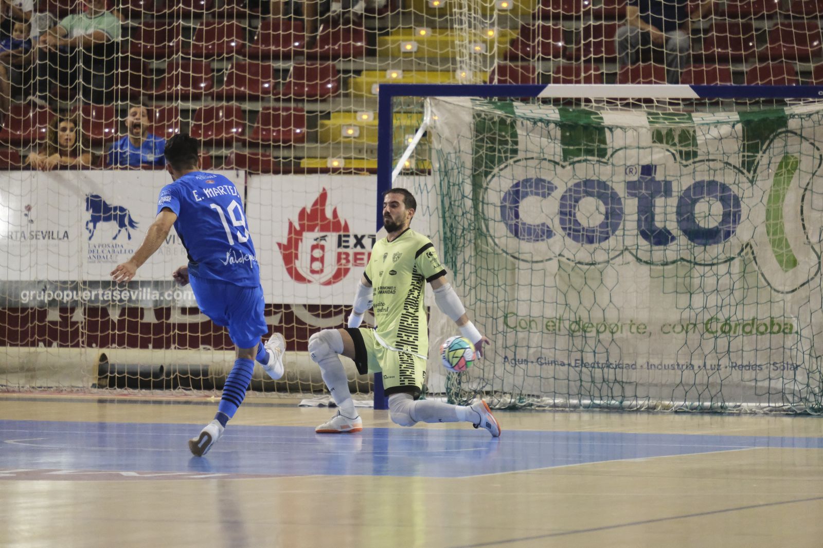 La victoria del Córdoba Futsal ante el Viña Albali Valdepeñas, en imágenes