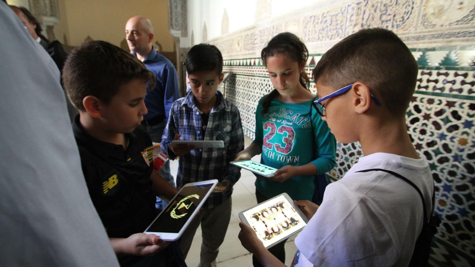 Una actividad dirigida a niños en el Real Alcázar. Una actividad dirigida a niños en el Real Alcázar.