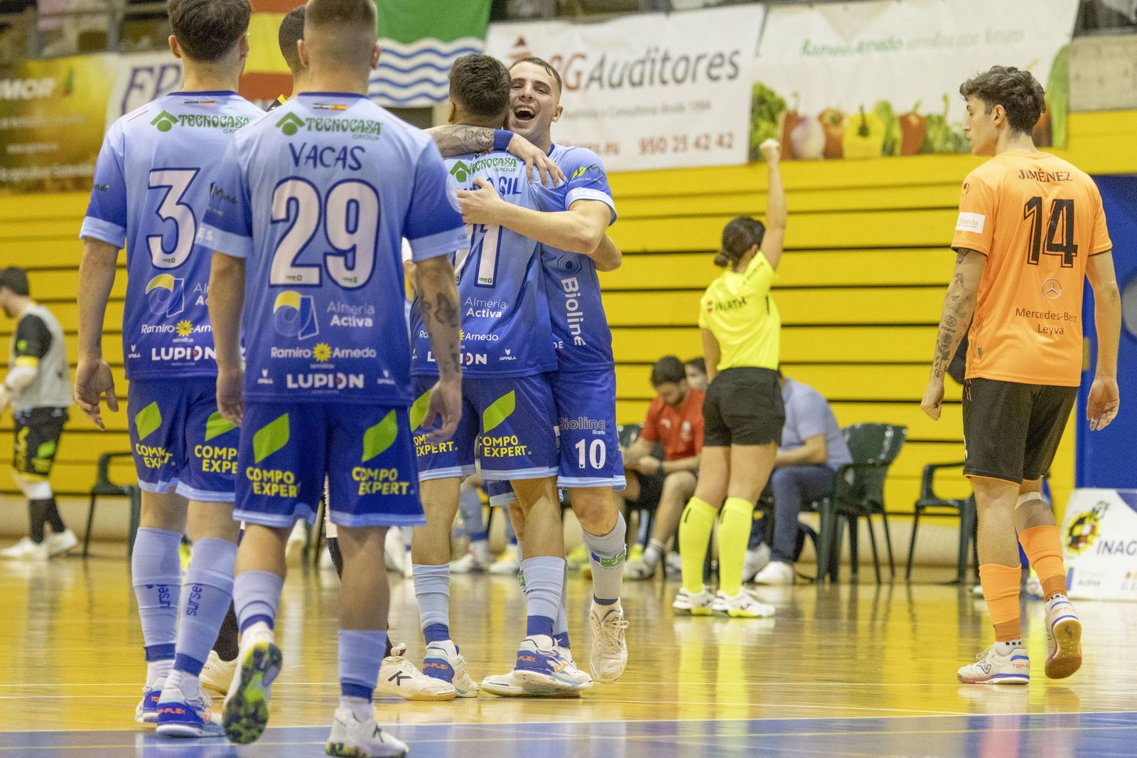 Los ejidenses celebran uno de sus tantos en la goleada consiguida frente al MRB FS Móstoles.