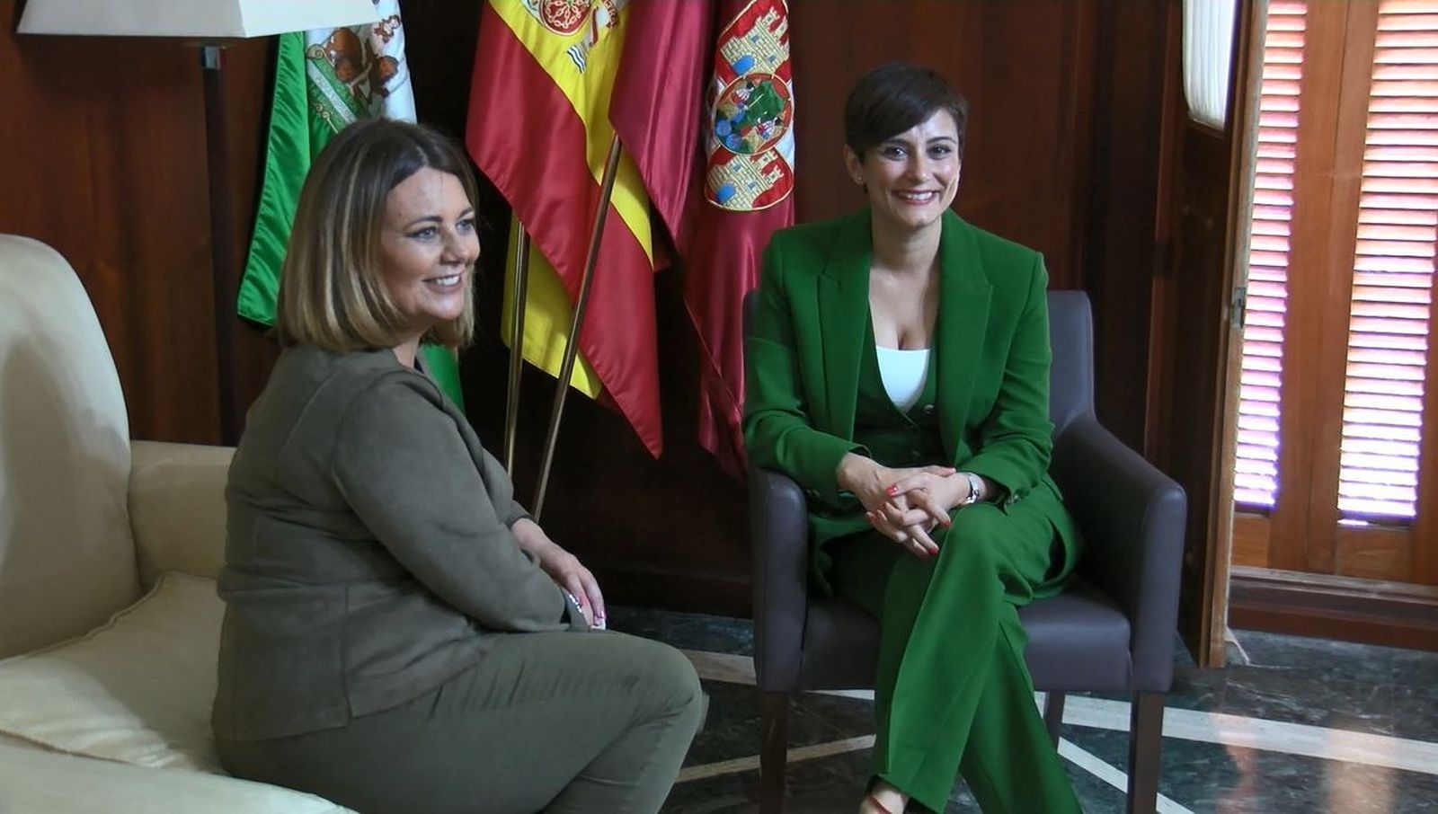 Elena Amaya e Isabel Rodríguez en la alcaldía de Puerto Real