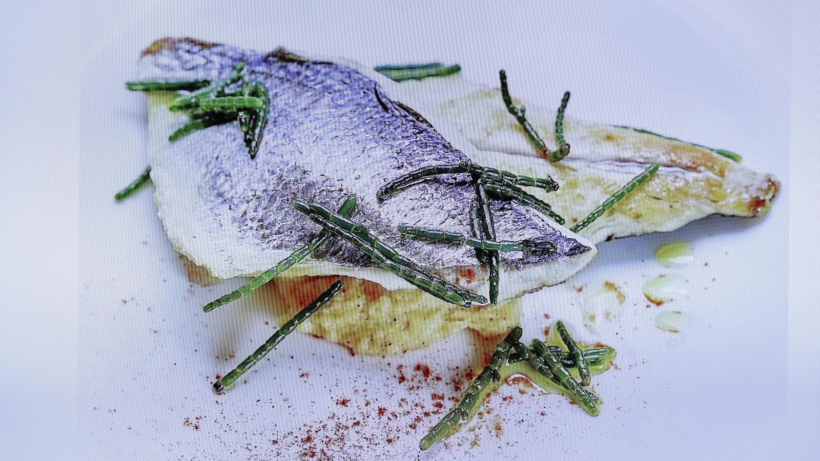 Uno de los platos fotografiados por Julio González para el calendario de Cadigrafía 2025.