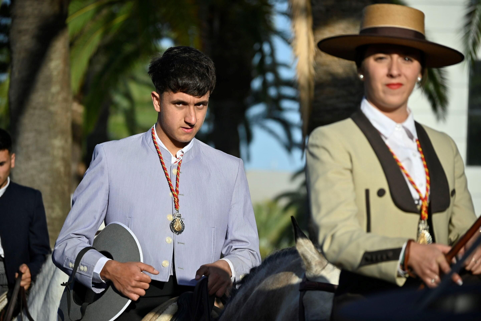 Imágenes de los peregrinos de la Hermandad de Emigrantes en su salida por las calles de Huelva