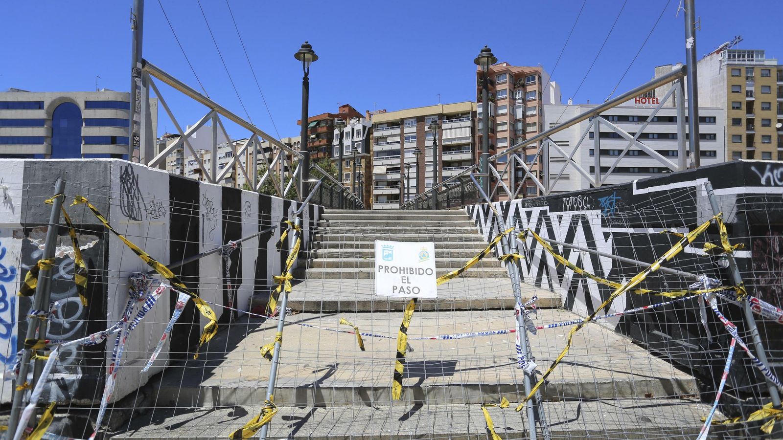 Imagen de la pasarela del CAC tras su clausura. Imagen de la pasarela del CAC tras su clausura.