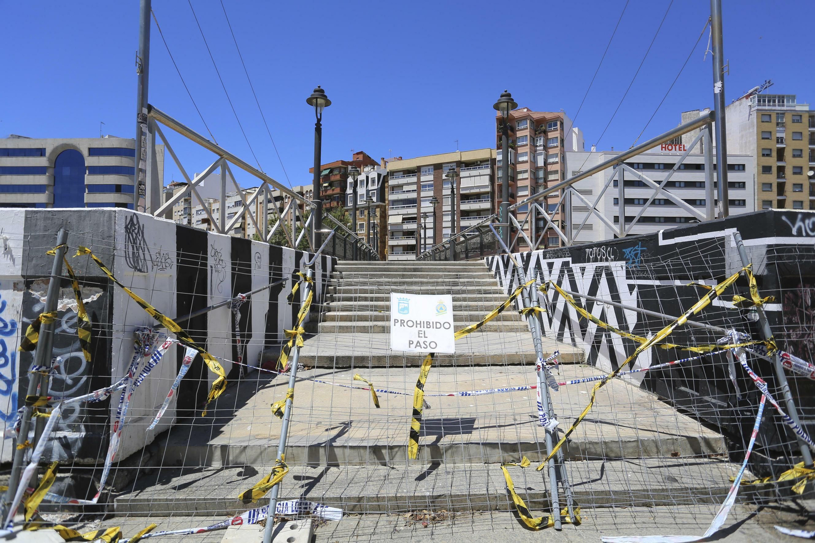 Imagen de la pasarela del CAC tras su clausura. Imagen de la pasarela del CAC tras su clausura.