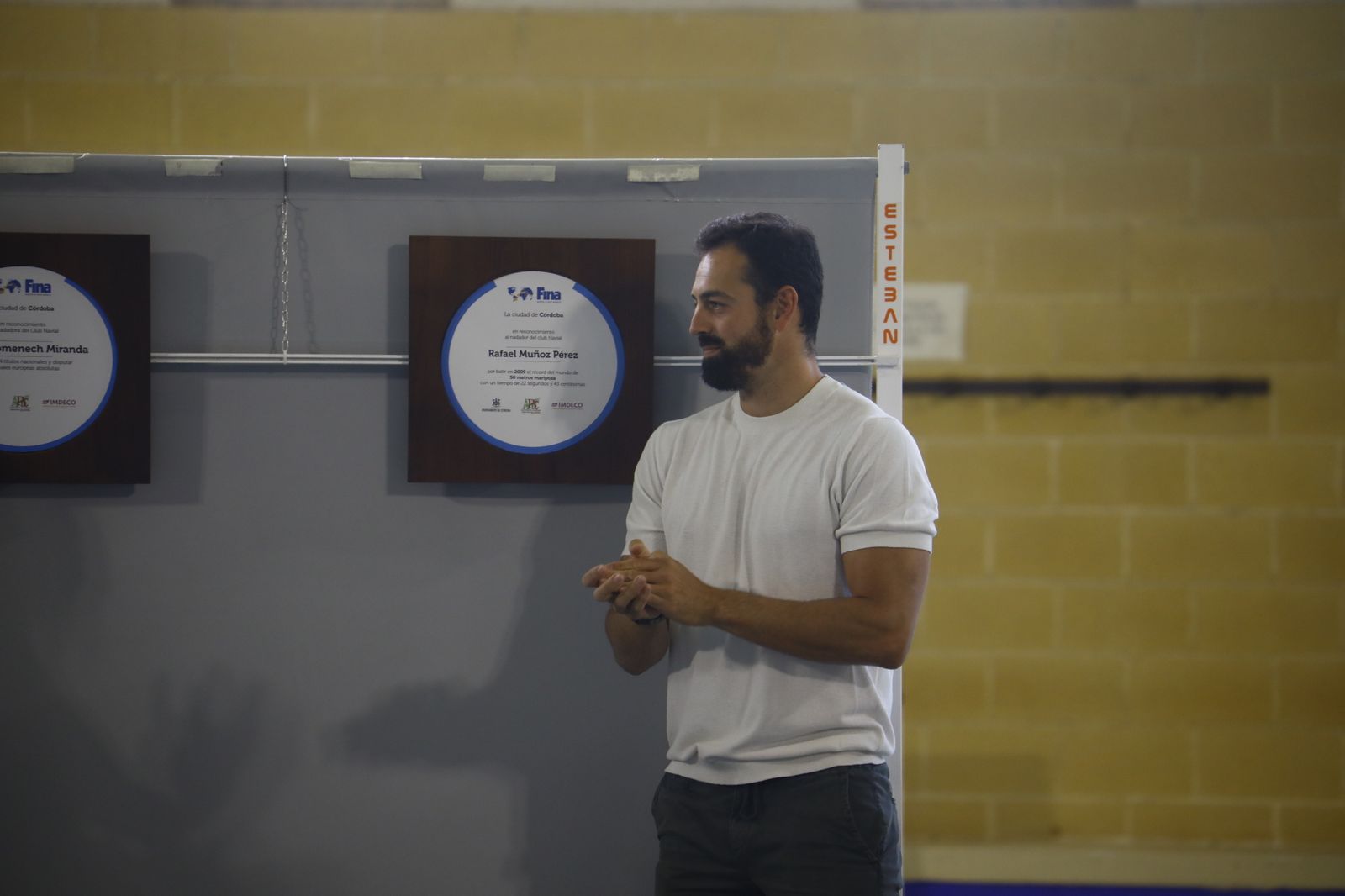 El homenaje de Córdoba a los nadadores Rafa Muñoz y Belén Domenech, en imágenes