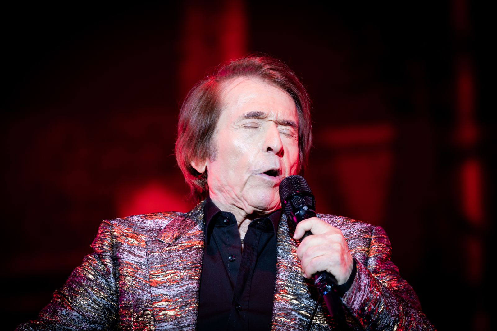 Imágenes de la actuación de Raphael en el Concert Music