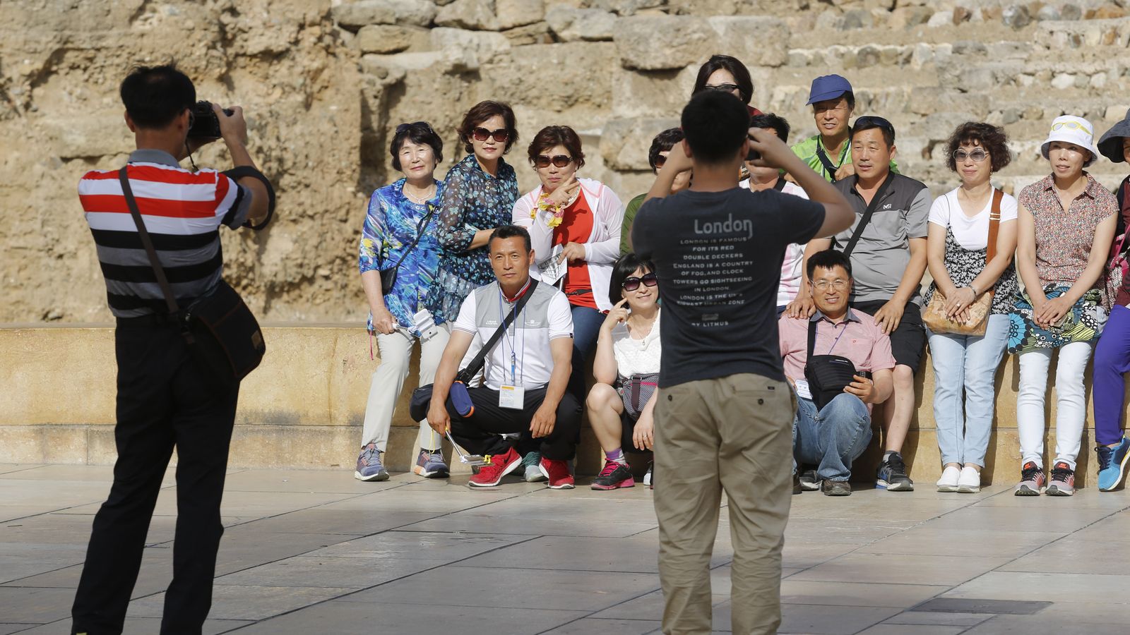 Varios turistas asiáticos en Málaga capital.