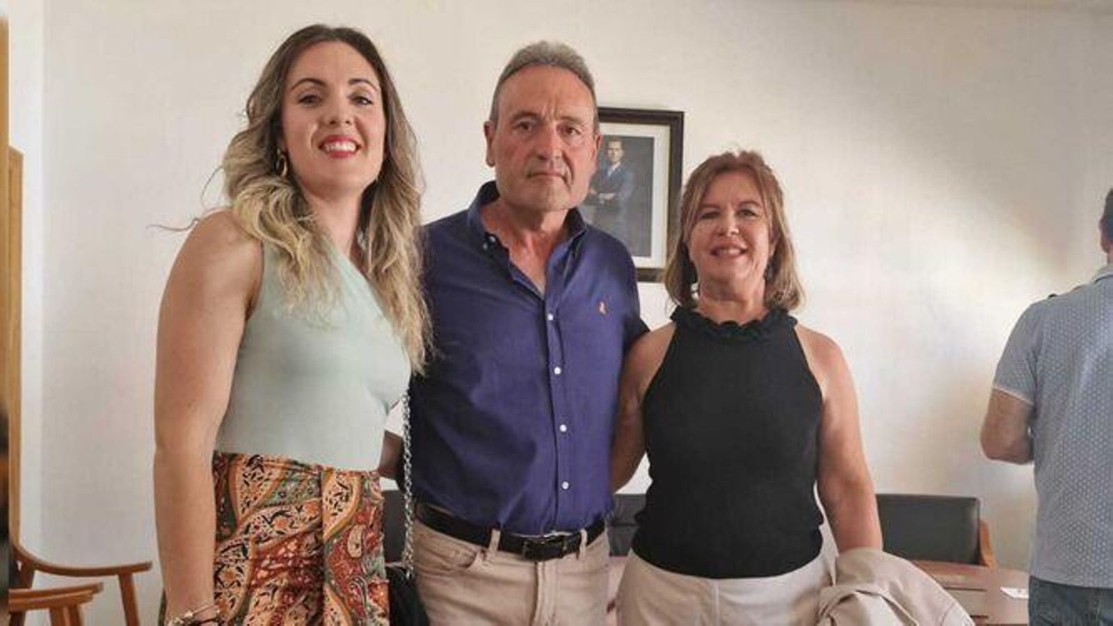 Eduardo Mena junto a María José Mena y la independiente María Franco.