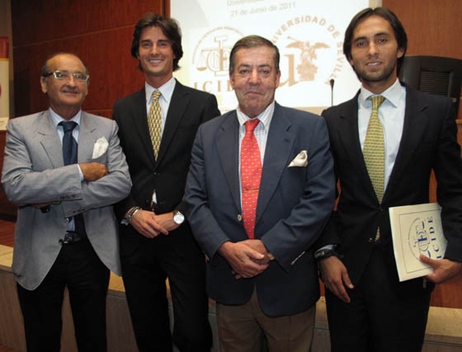 Pedro Jiménez Campos (Inspección Provincial de Trabajo), Álvaro Jiménez Bidón, José Ignacio Bidón, cónsul de Filipinas, y Carlos Jiménez Bidón.

Foto: Victoria Ramírez