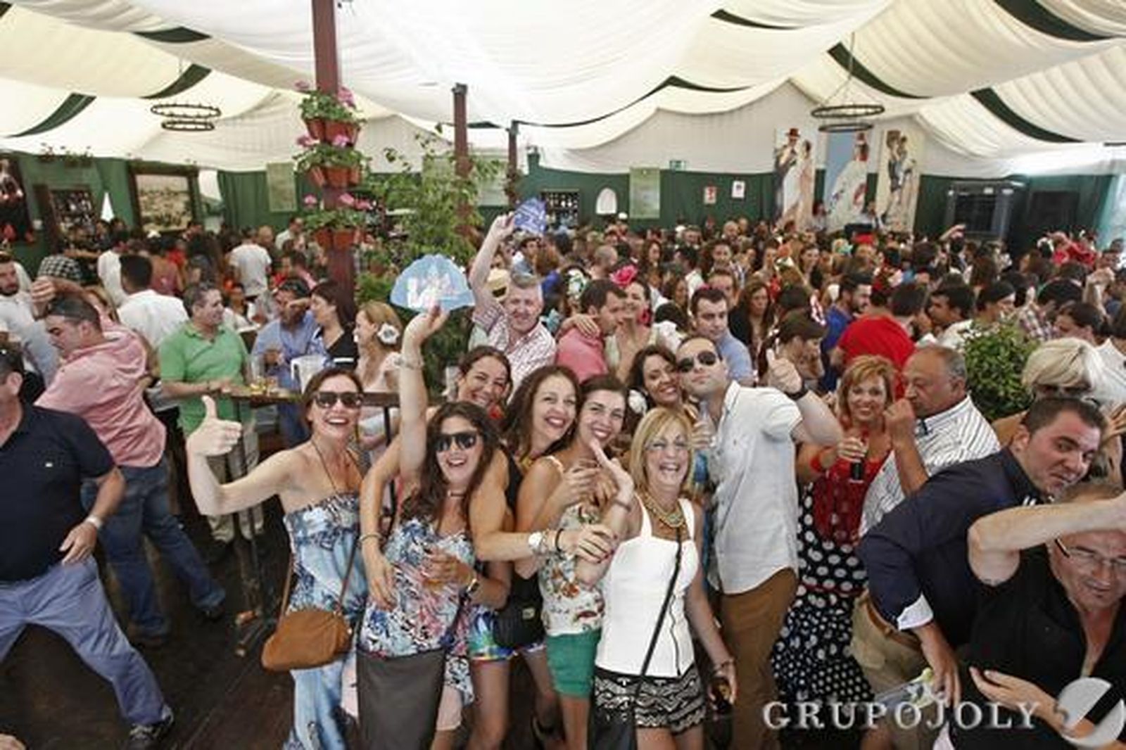 La Feria reúne a miles de personas en su jornada más esperada y en un año en el que se recuerda a Paco de Lucía

Foto: Erasmo Fenoy