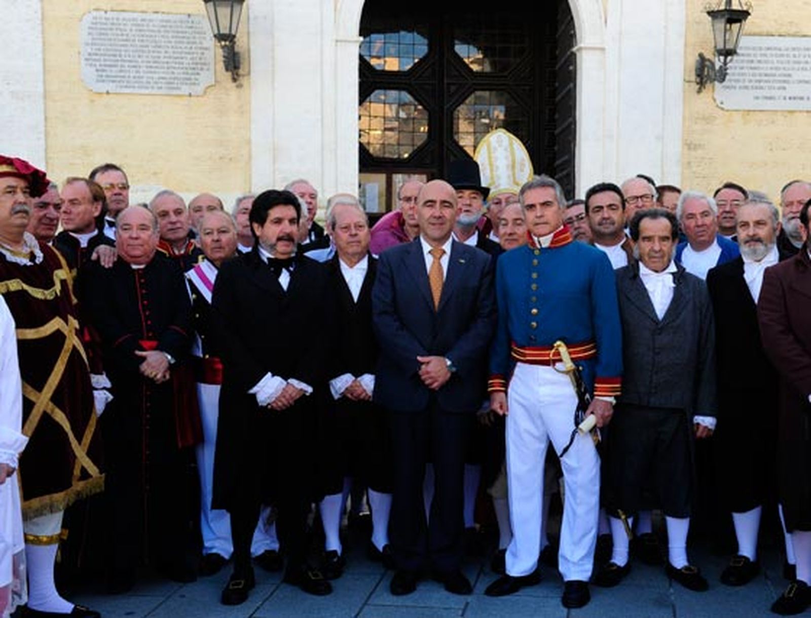 Cádiz y San Fernando rememoran el traslado de las Cortes de la Isla de León a la capital hace 200 años donde finalmente se promulgaría la primera constitución de Cádiz, apodada 'La Pepa'

Foto: Elias Pimentel