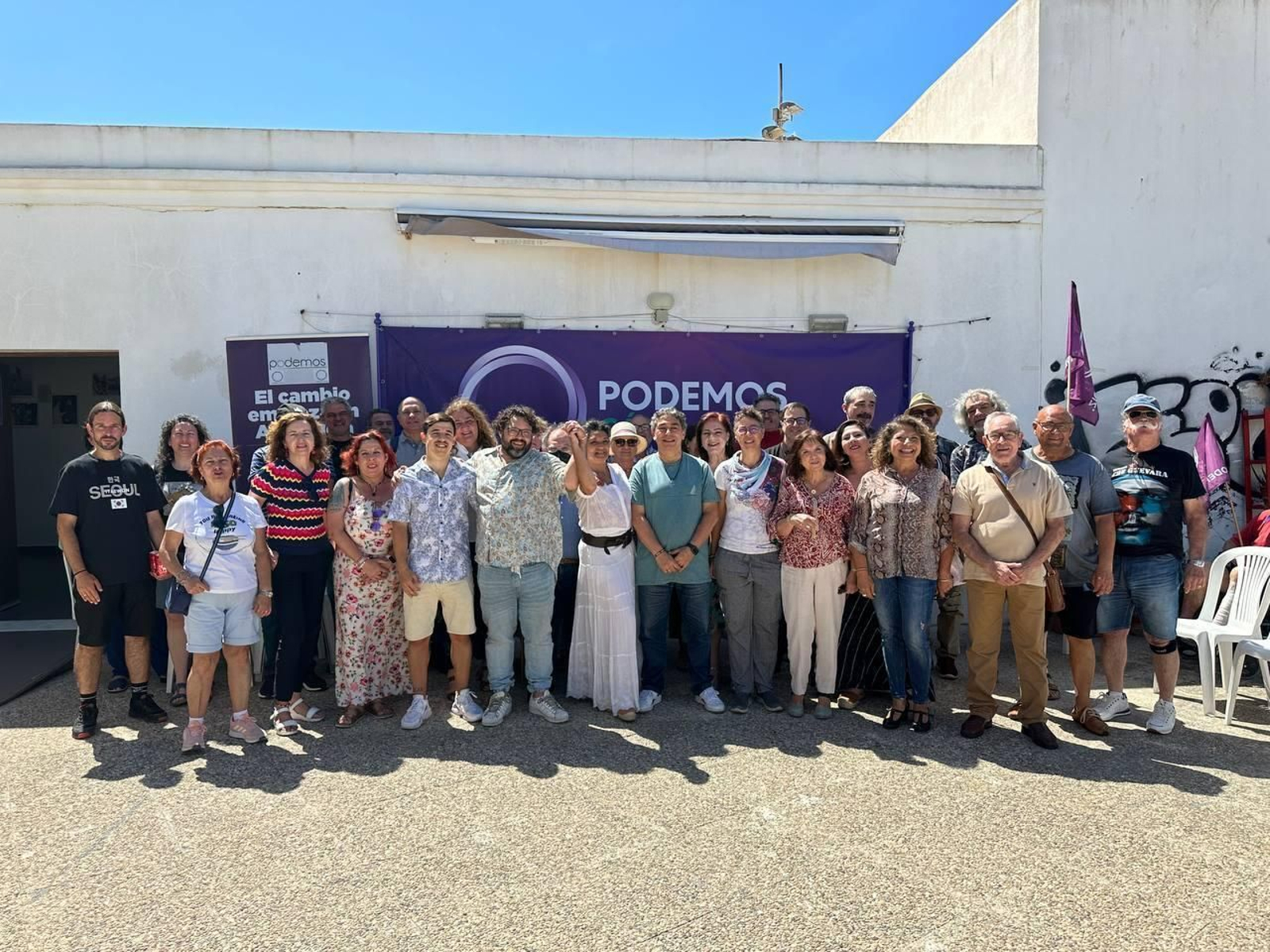 Foto de familia del encuentro participativo protagonizado por Podemos en Cádiz.