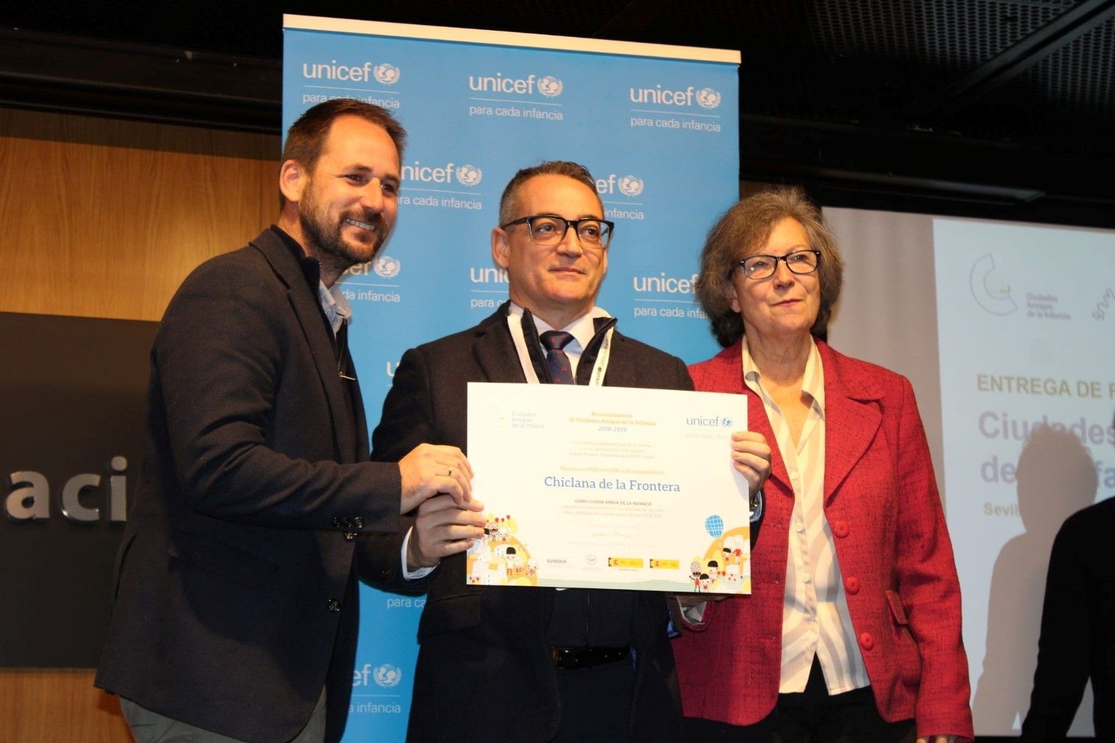 Francis Salado, durante la entrega del reconocimiento en Sevilla.
