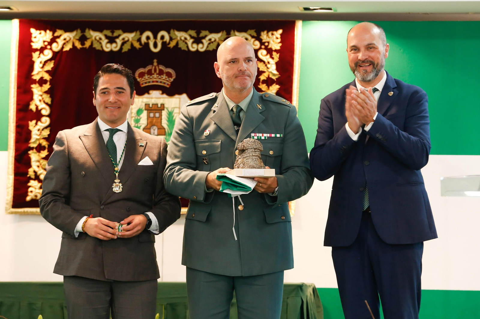 Fotos de la entrega de los reconocimientos por el Día de Andalucía en Los Barrios
