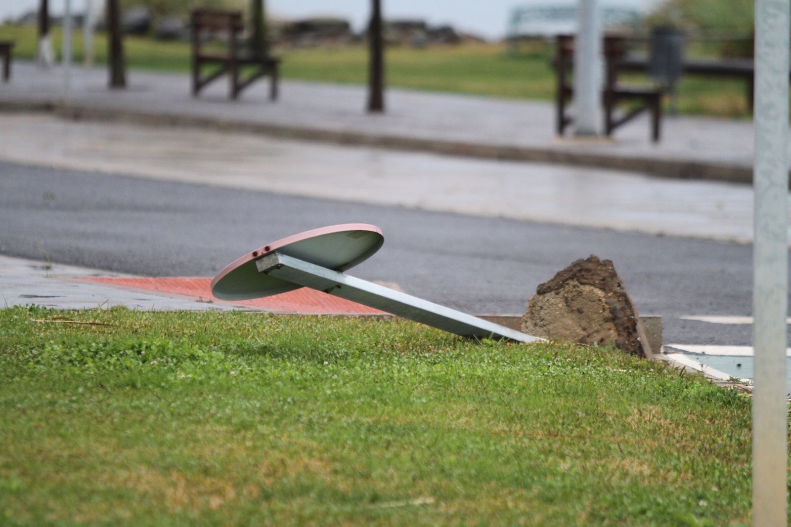 Consecuencias del temporal de lluvia y viento a su paso por la capital