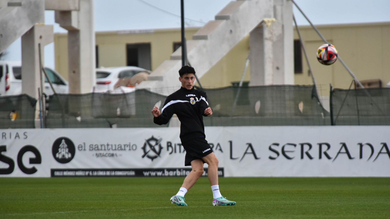 Las fotos del primer entrenamiento de Moi Parra con la Balona