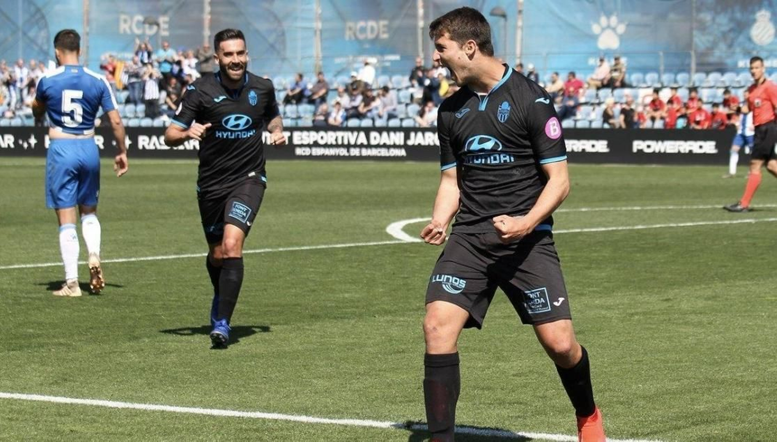 Pedro Ortiz celebra el gol que hizo al Espanyol B con el Atlético Baleares.