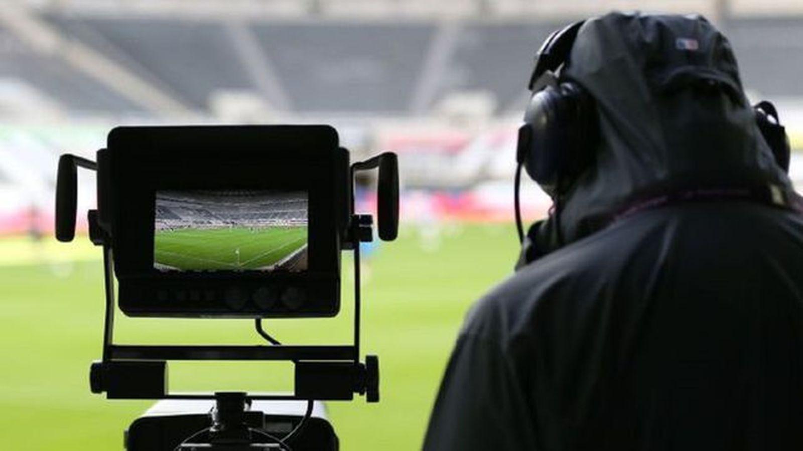Una cámara, en un estadio