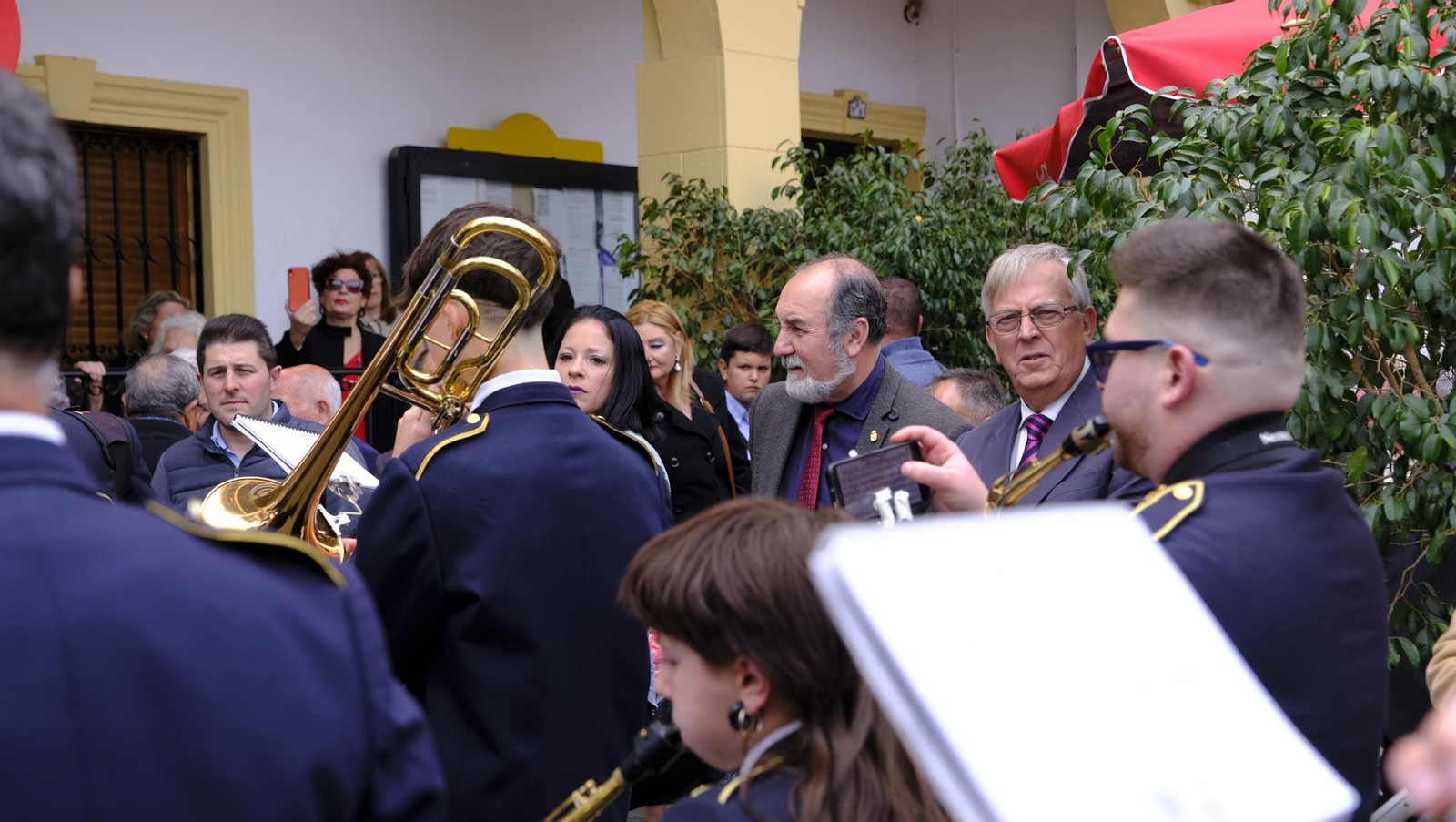 Imágenes de la procesión y paella solidaria en las Fiestas de Abla